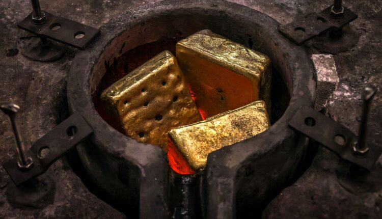 Gold futures seek to rebound after successive declines

