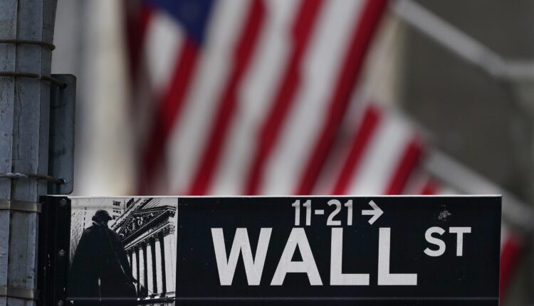 Stocks pause while investors gauge profits and unemployment

