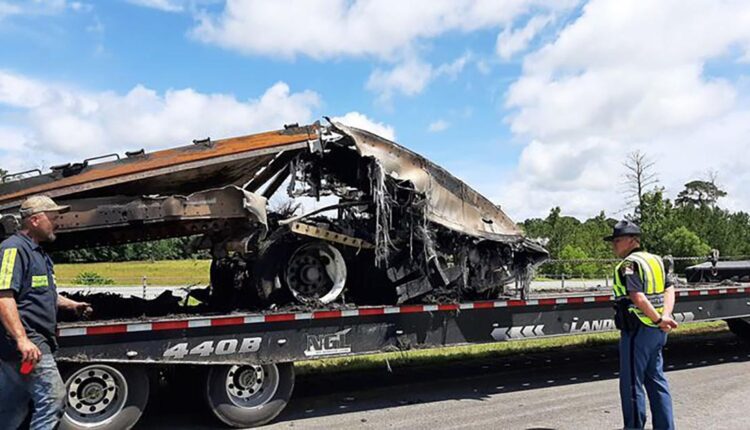   Report: Fatal crash began when articulated lorries hit vehicles |  App top news

