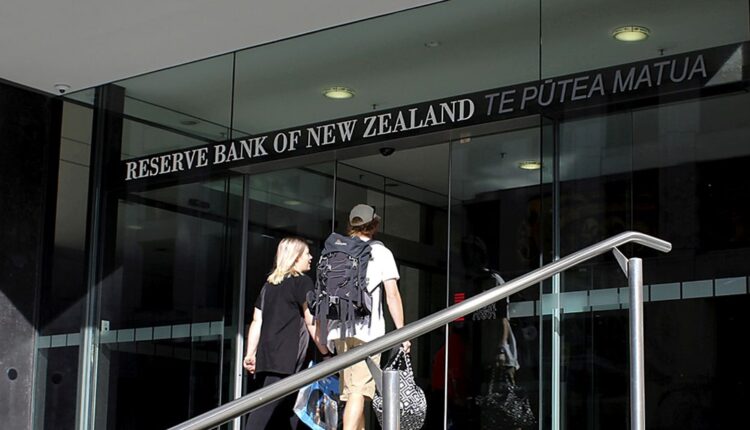 New Zealand is delaying rate hike amid the COVID-19 outbreak, flags will be tightened before year end

