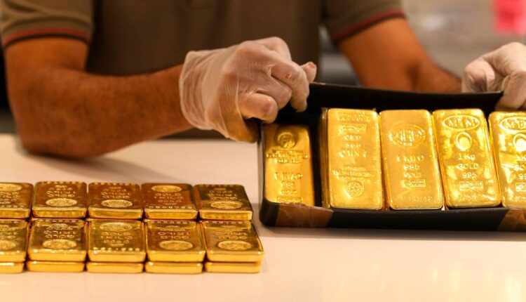 Gold futures rise as the US dollar pulls back

