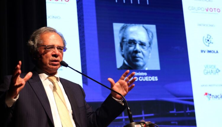 Economy Minister: "the racket of democracies is better than the silence of dictatorships"