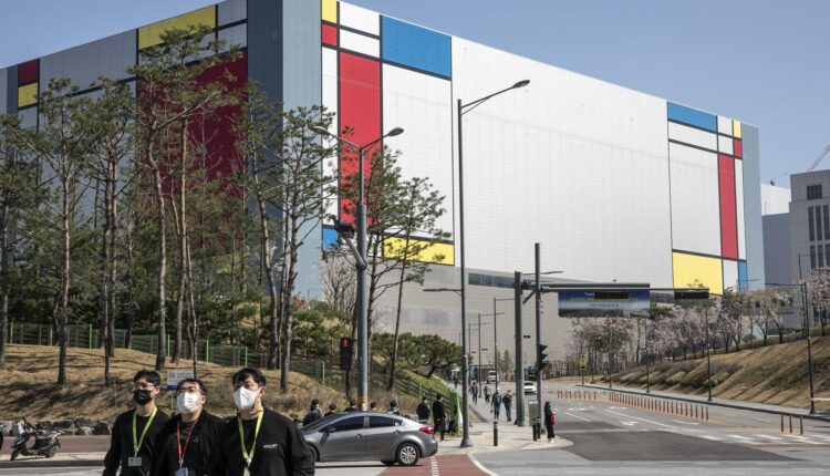 Samsung hires 40,000 in a three-year spree of $ 205 billion

