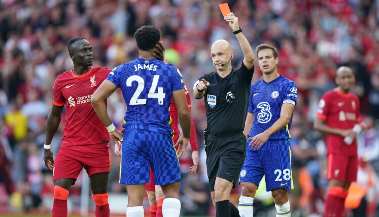 The ten-man Chelsea are determined to score a draw with Liverpool

