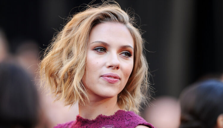 Scarlett Johansson at Oscars 