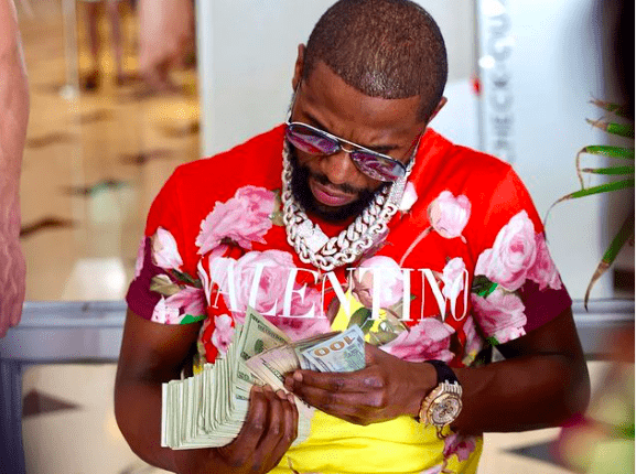 Top 3 UFC Athletes and Celebrities Who Adore Gambling