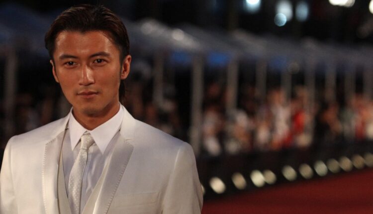 Celebrities Vow to Give up Foreign Passports to Remain in China Market — Radio Free Asia