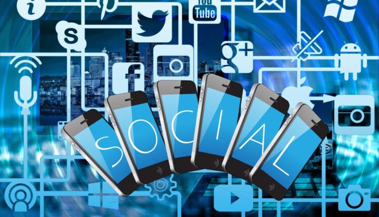 Facebook remains the top news outlet on social media

