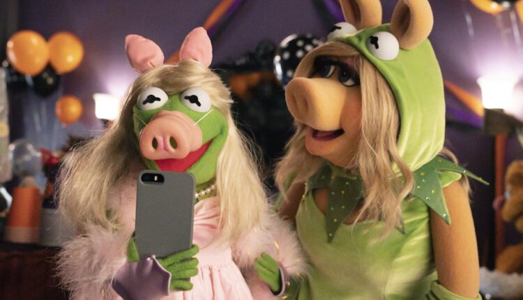 Kermit the frog and Miss Piggy in 