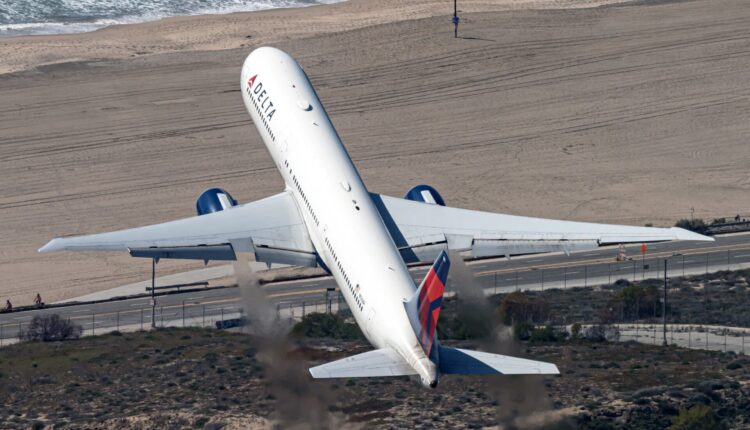 Delta-Air-Lines-Boeing-767-432ER-N825MH-1.jpg-2-1.jpg