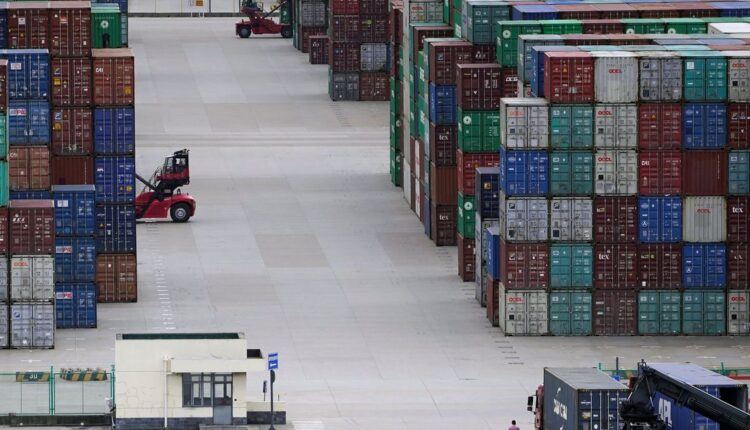 China's exports in October beat forecasts, providing a buffer for the domestic economy to slow

