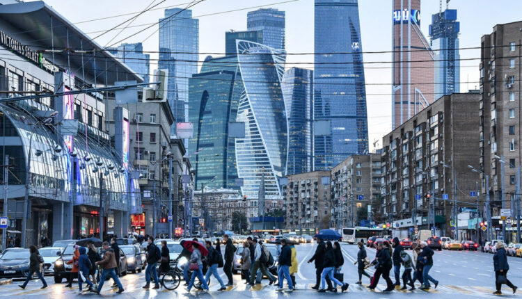 Russian markets tumble on "worst" strain of coronavirus ever discovered

