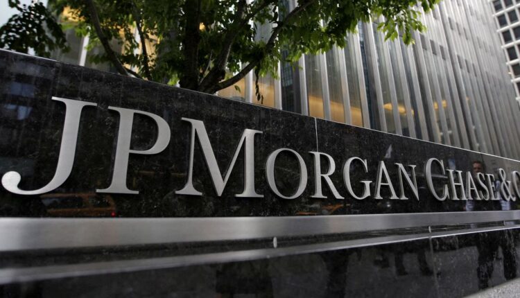 JPMorgan shares fall as mixed outlook clouds earnings hit

